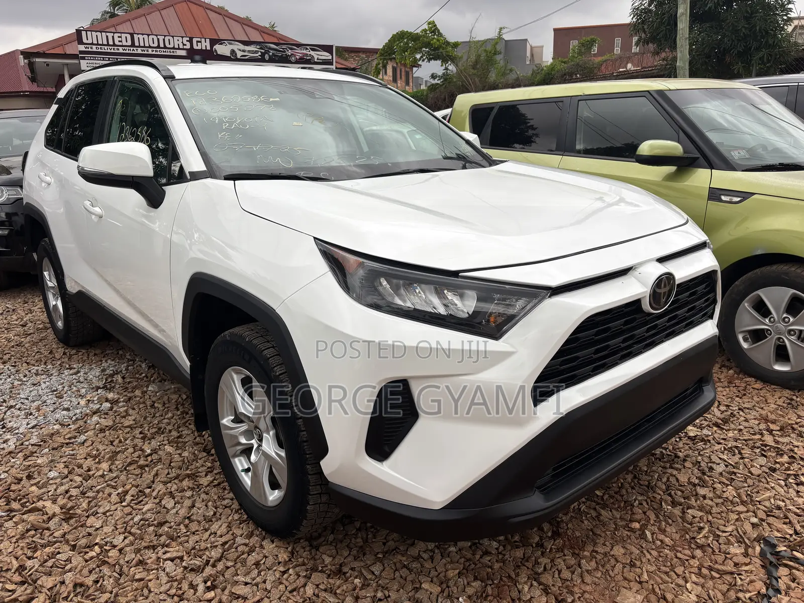 Toyota RAV4 LE AWD 2019 White