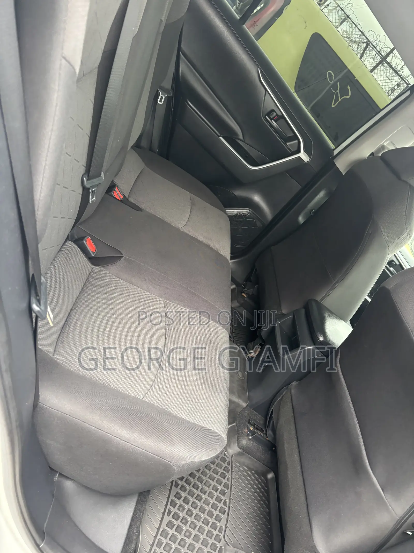 Toyota RAV4 LE AWD 2019 White