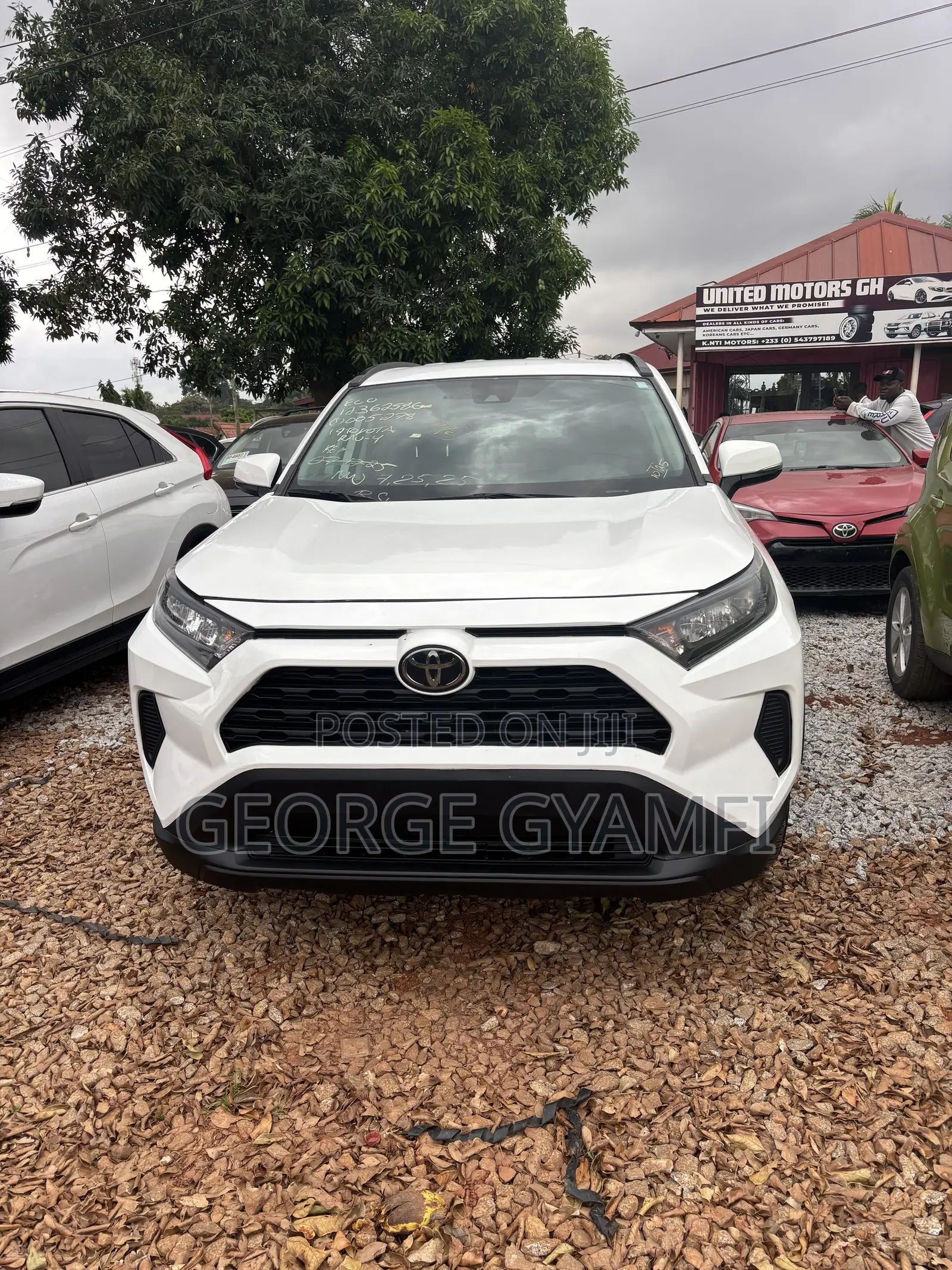Toyota RAV4 LE AWD 2019 White
