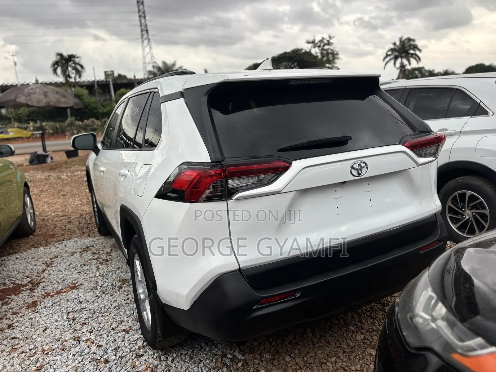 Toyota RAV4 LE AWD 2019 White