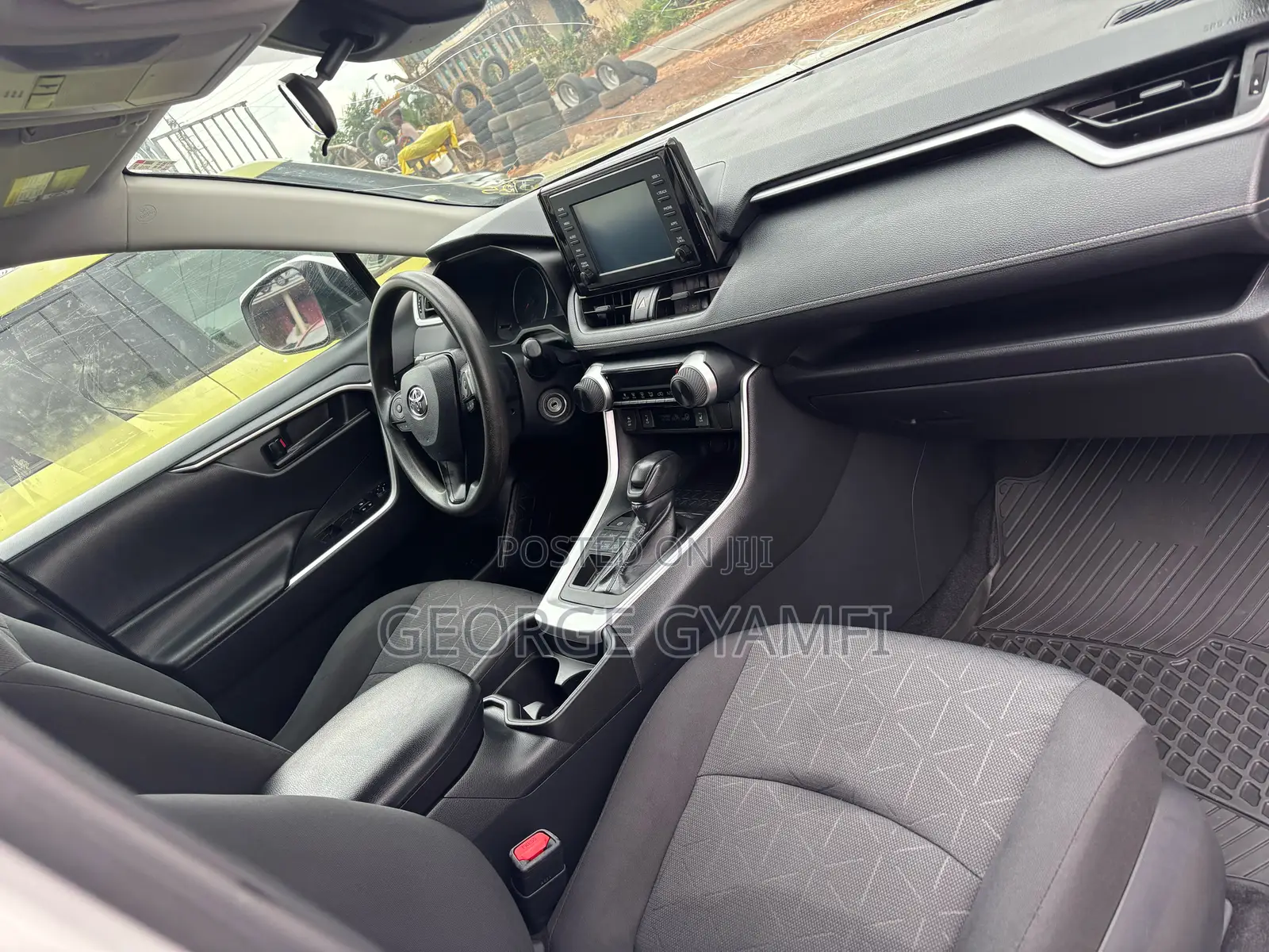 Toyota RAV4 LE AWD 2019 White