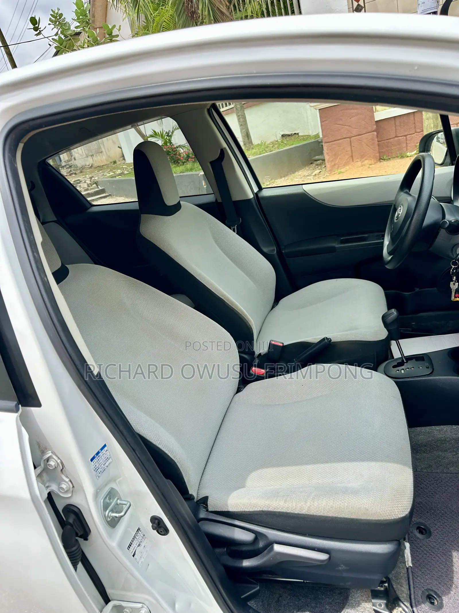 Toyota Vitz 2014 White