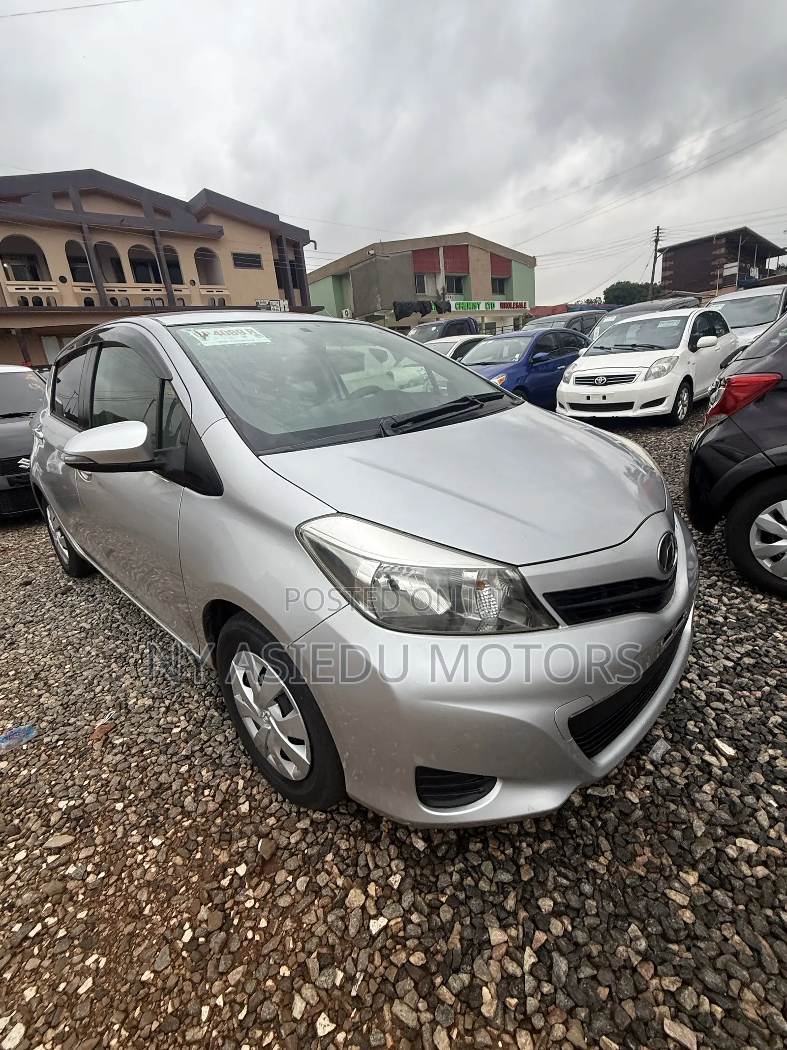 Toyota Vitz 1.3 FWD 5dr 2012 Silver