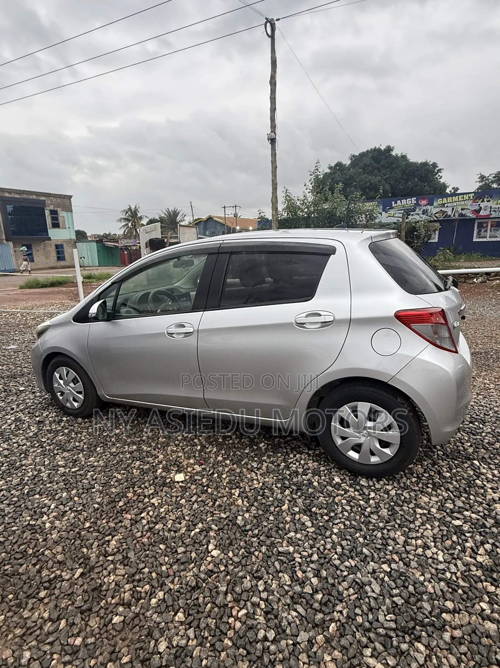 Toyota Vitz 1.3 FWD 5dr 2012 Silver