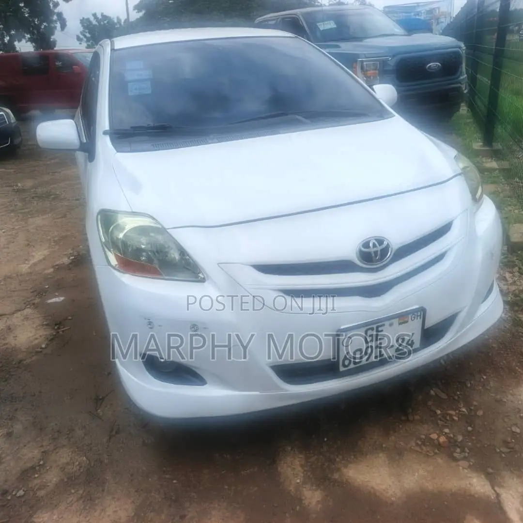 Toyota Yaris 2010 White