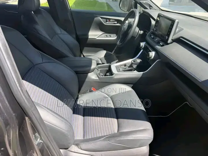 Toyota RAV4 2022 Gray