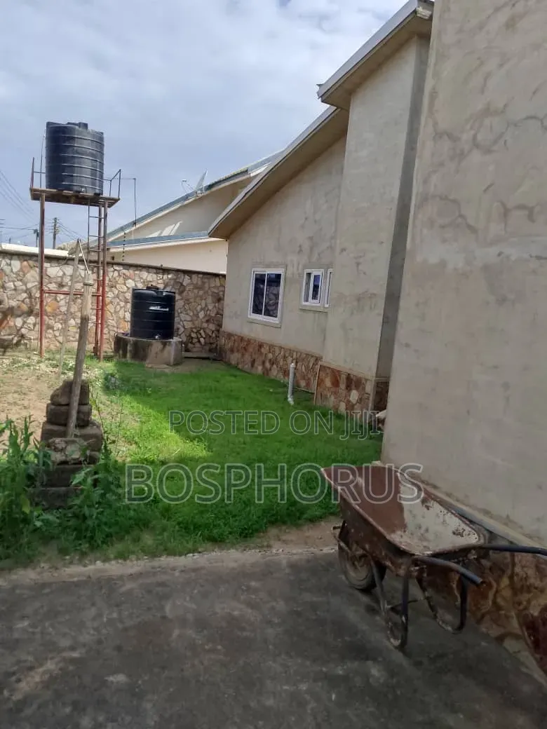 4bdrm House in Lapaz Racecourse, Nyanmekye for sale