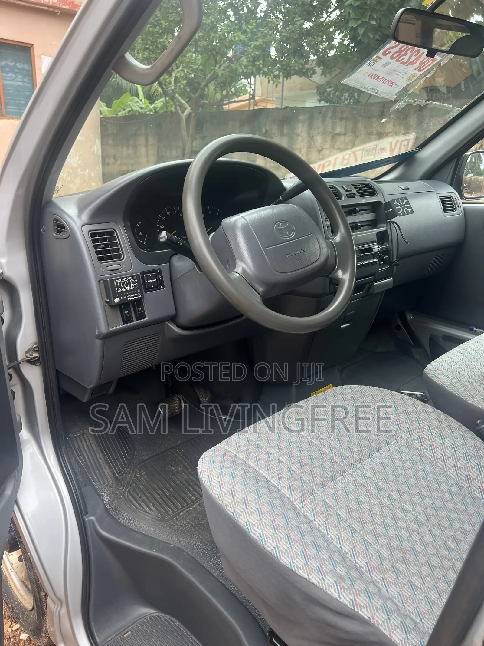 Toyota HiAce 2010 Silver