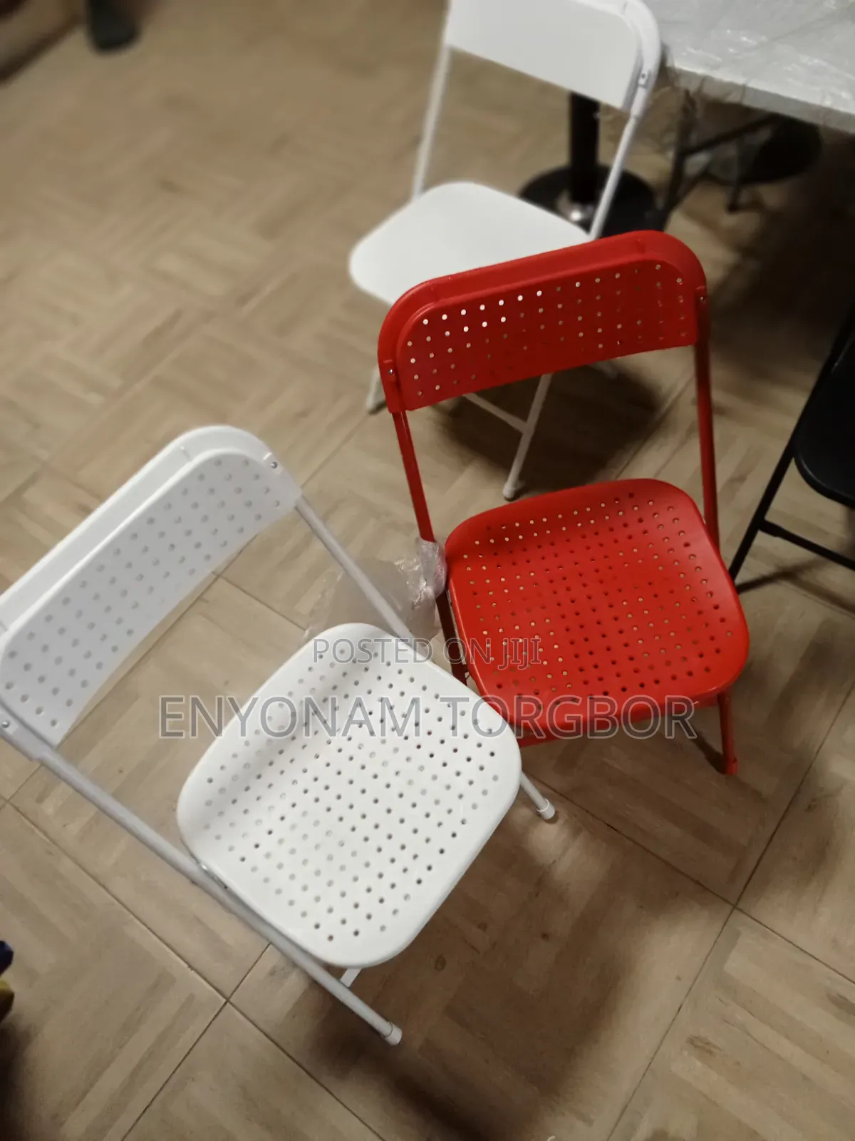 Dotted Flat-Back Chair