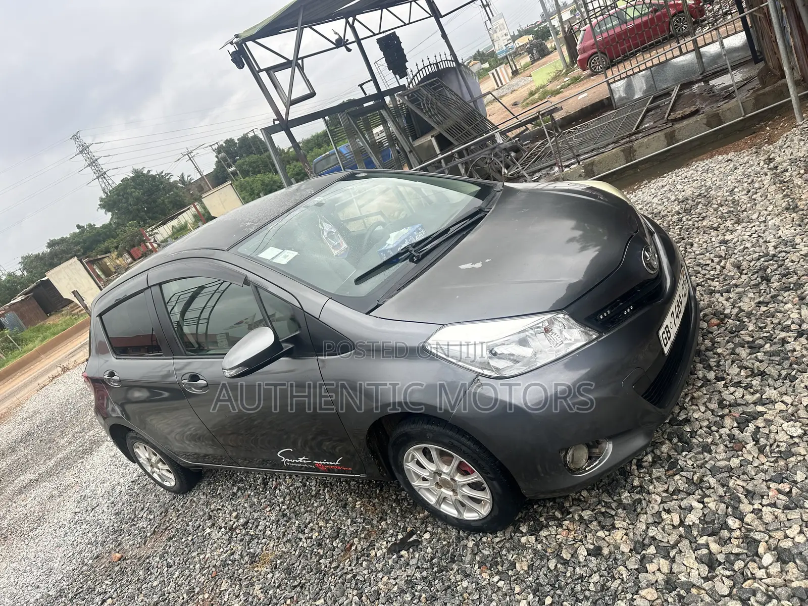 Toyota Vitz 1.0 FWD 5dr 2012 Gray