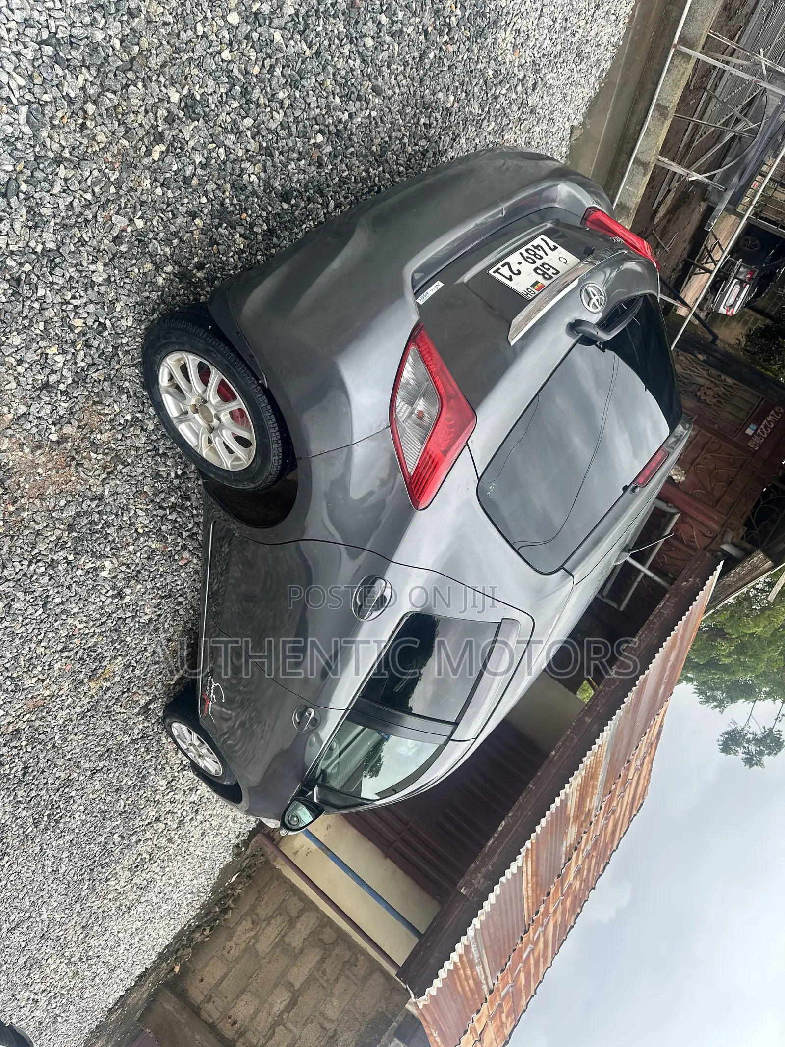 Toyota Vitz 1.0 FWD 5dr 2012 Gray