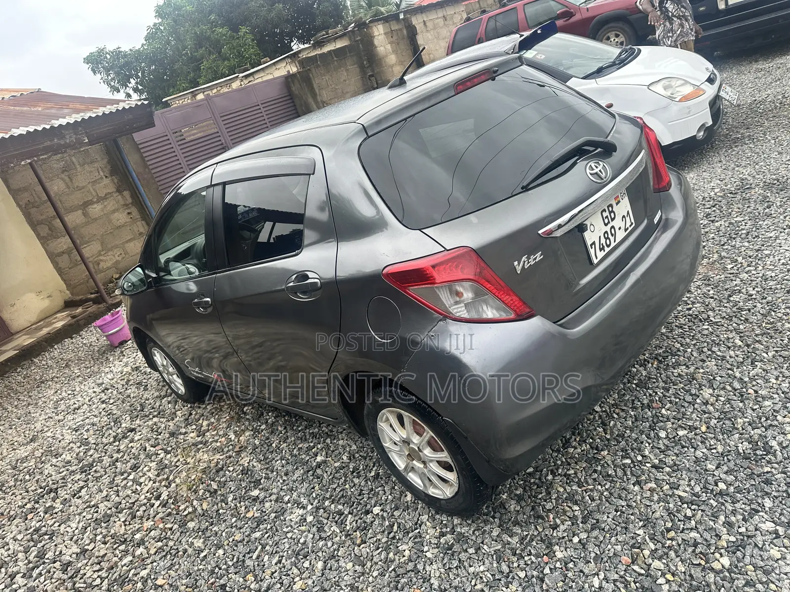 Toyota Vitz 1.0 FWD 5dr 2012 Gray