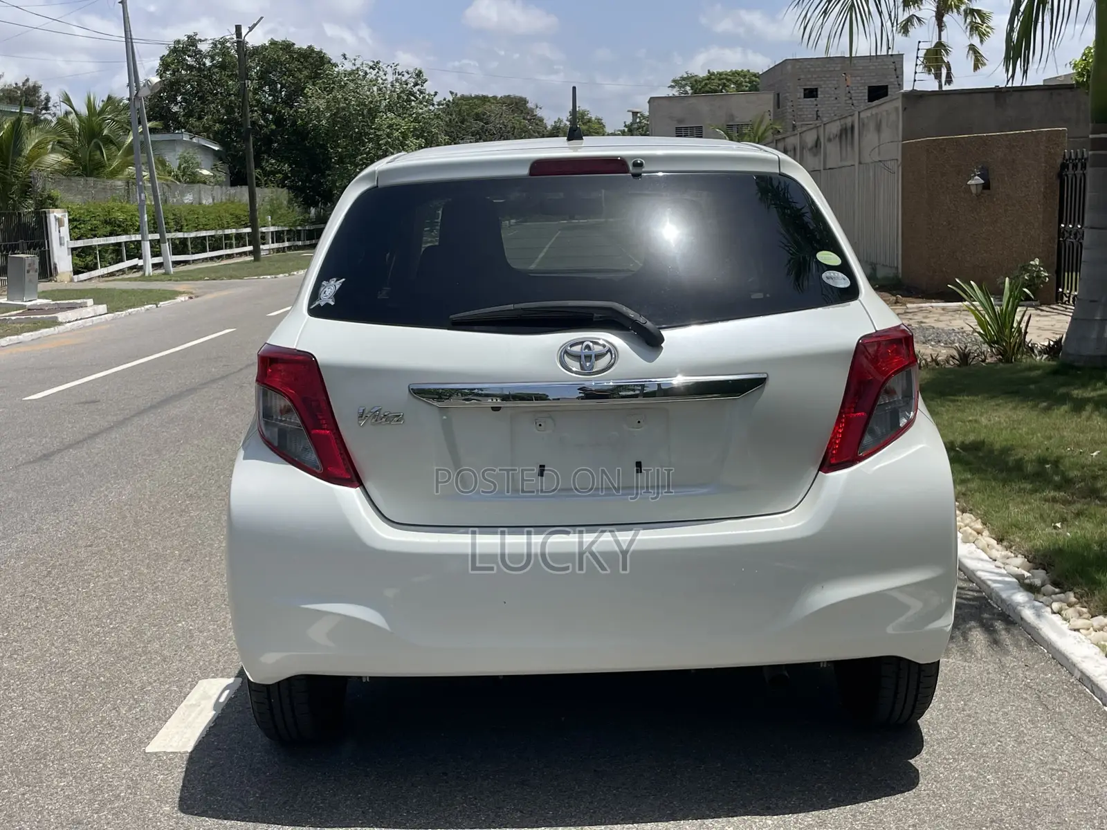 Toyota Vitz 1.3 FWD 5dr 2014 White