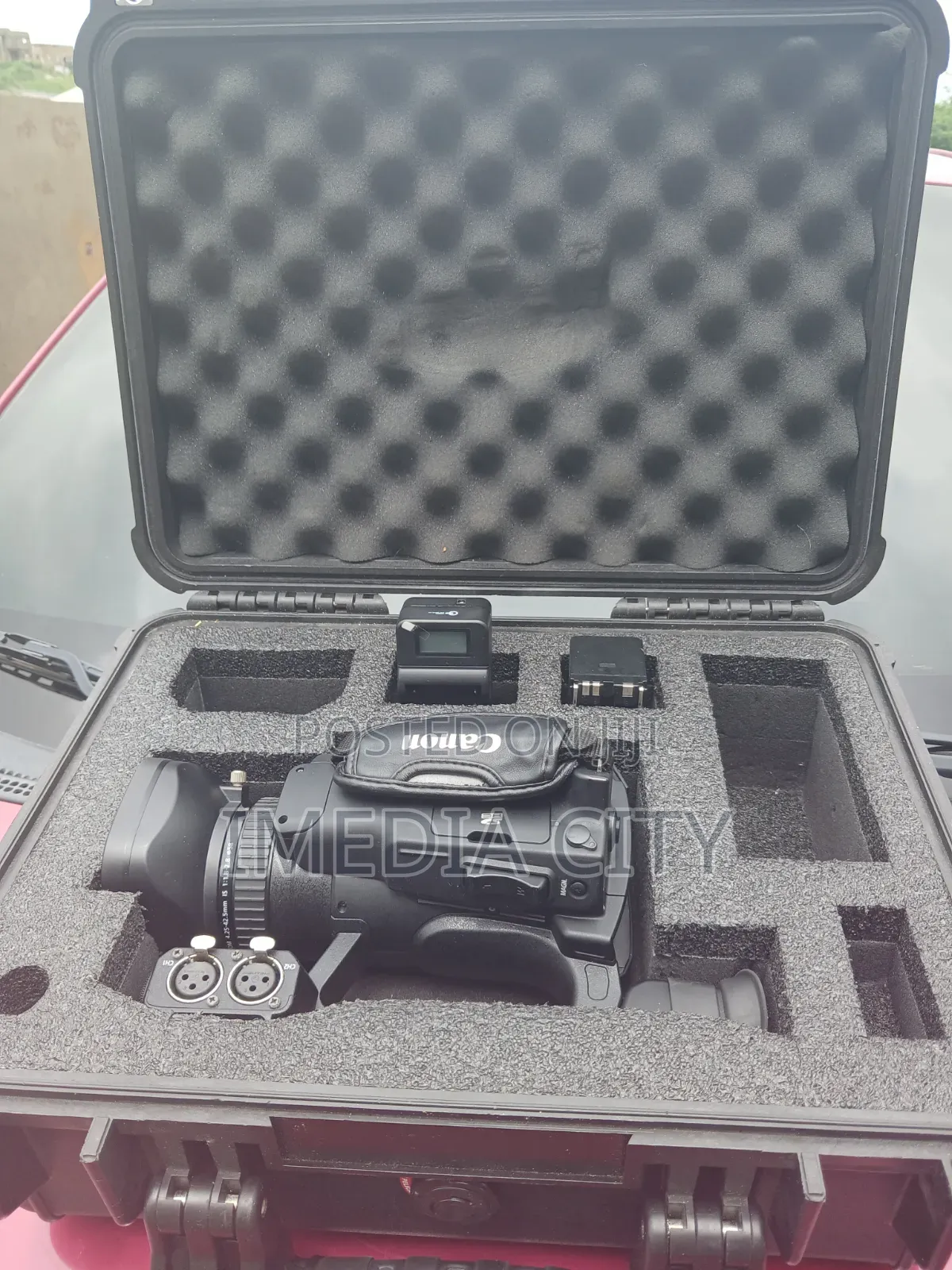 Canon Xf100 Professional Camcorder