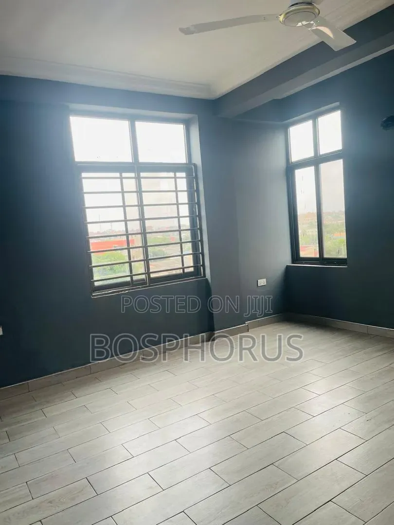 2bdrm Apartment in Lapaz Racecourse, Nyanmekye for rent