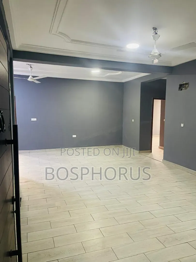 2bdrm Apartment in Lapaz Racecourse, Nyanmekye for rent