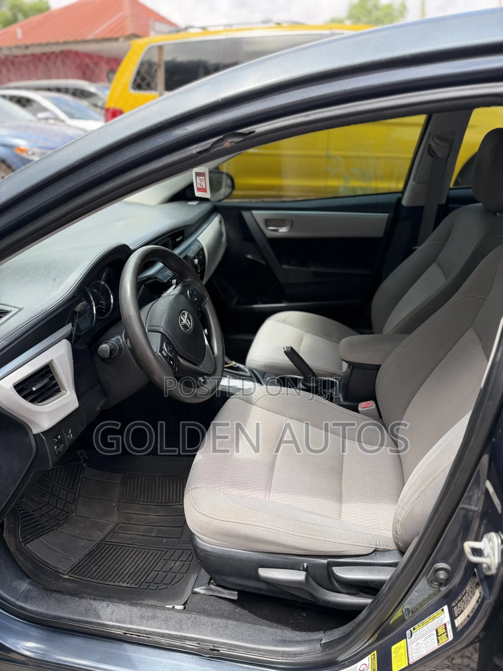 Toyota Corolla LE 4dr Sedan (1.8L 4cyl CVT) 2015 Gray