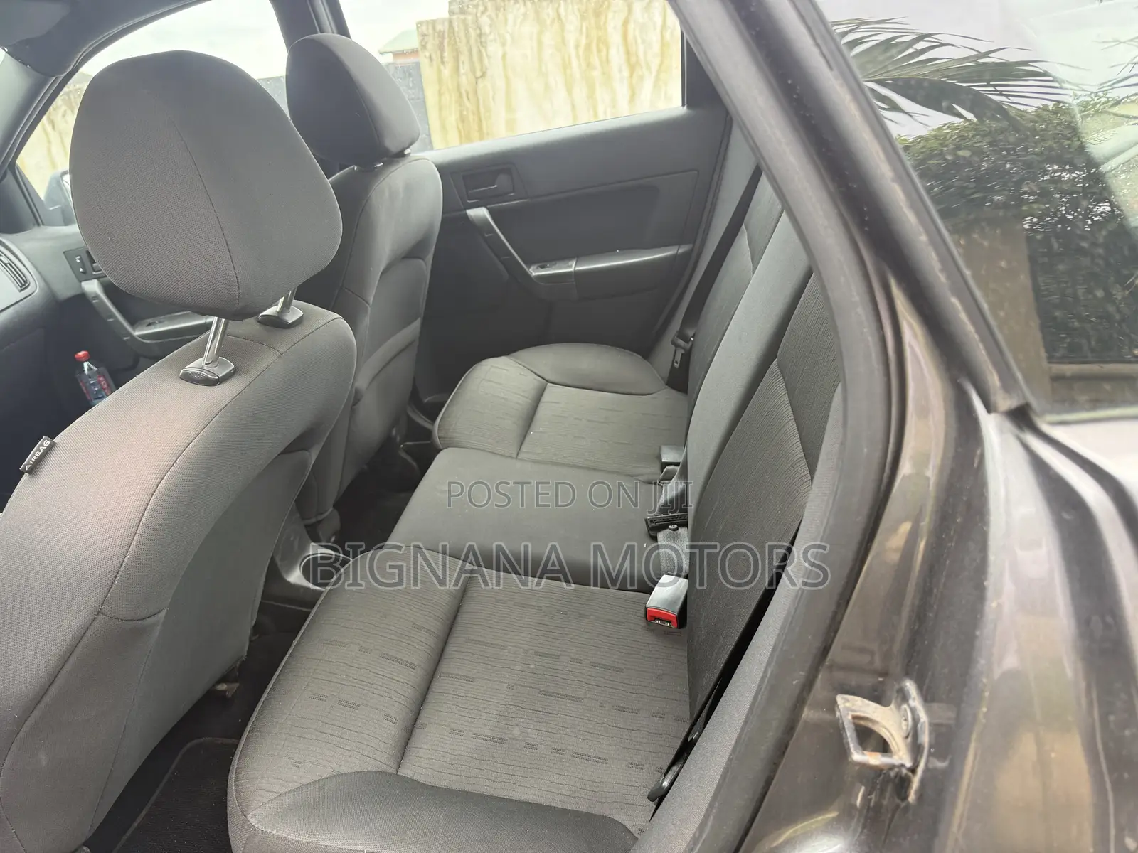 Ford Focus SE 2010 Gray