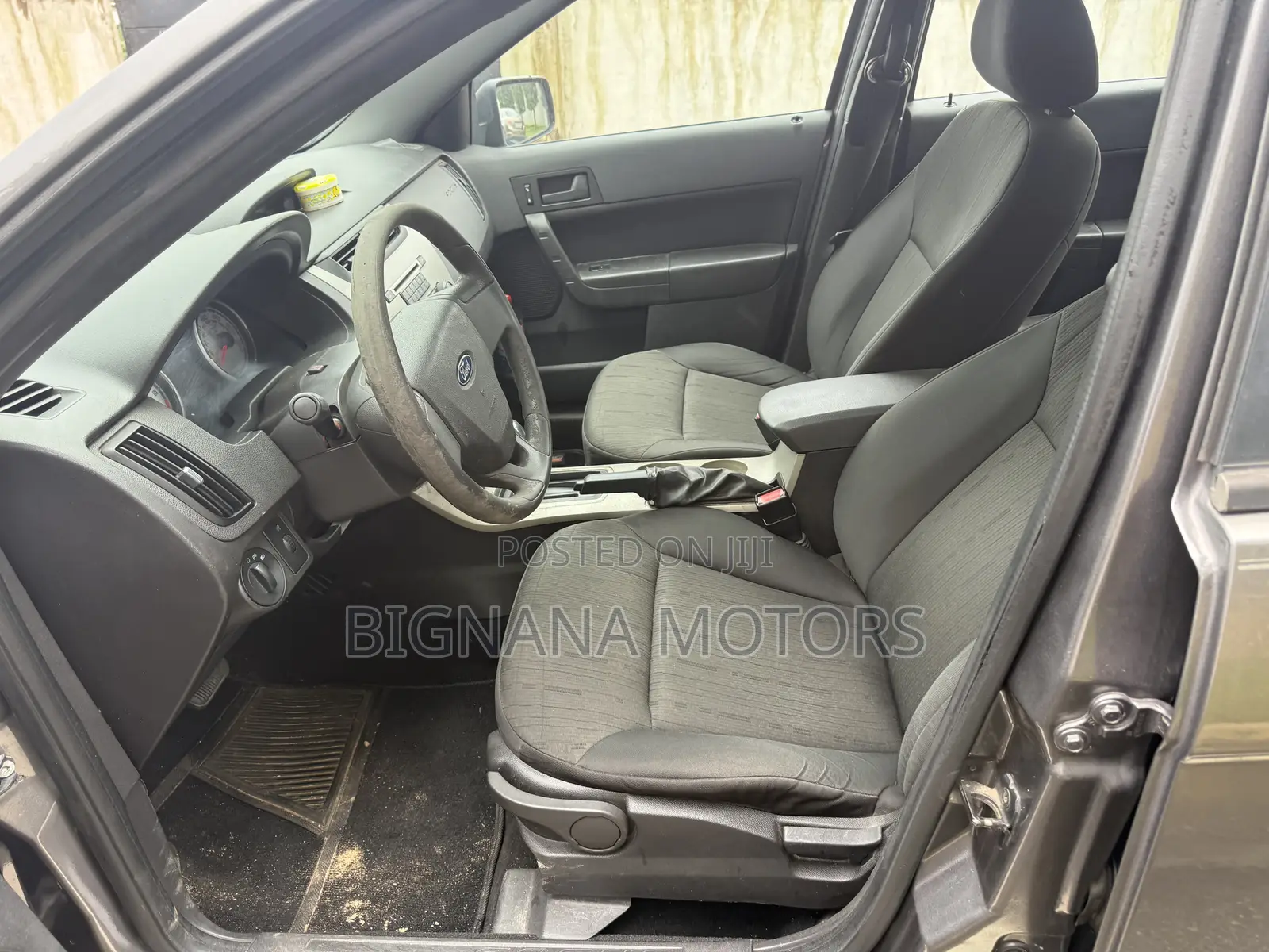 Ford Focus SE 2010 Gray