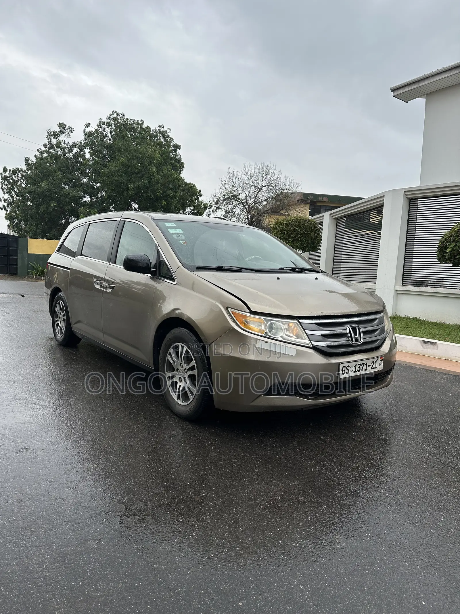 Honda Odyssey 2.4 Absolute 4WD 2012 Gold