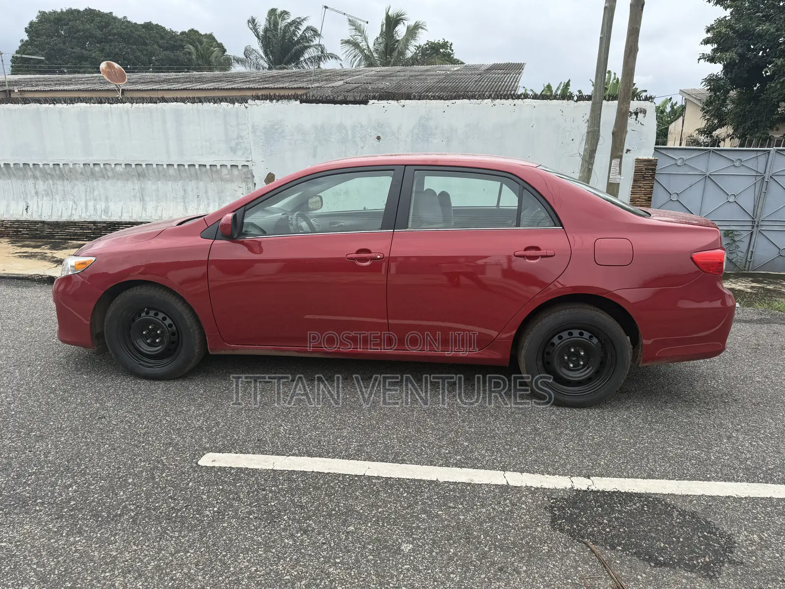 Toyota Corolla L 4dr Sedan (1.8L 4cyl 5M) 2013 Beige