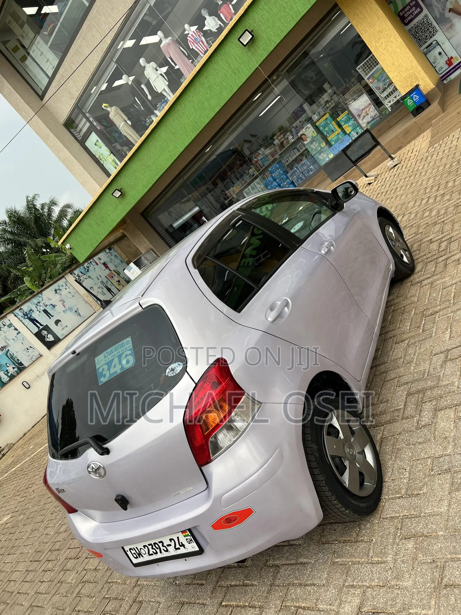 Toyota Vitz 2010 Silver