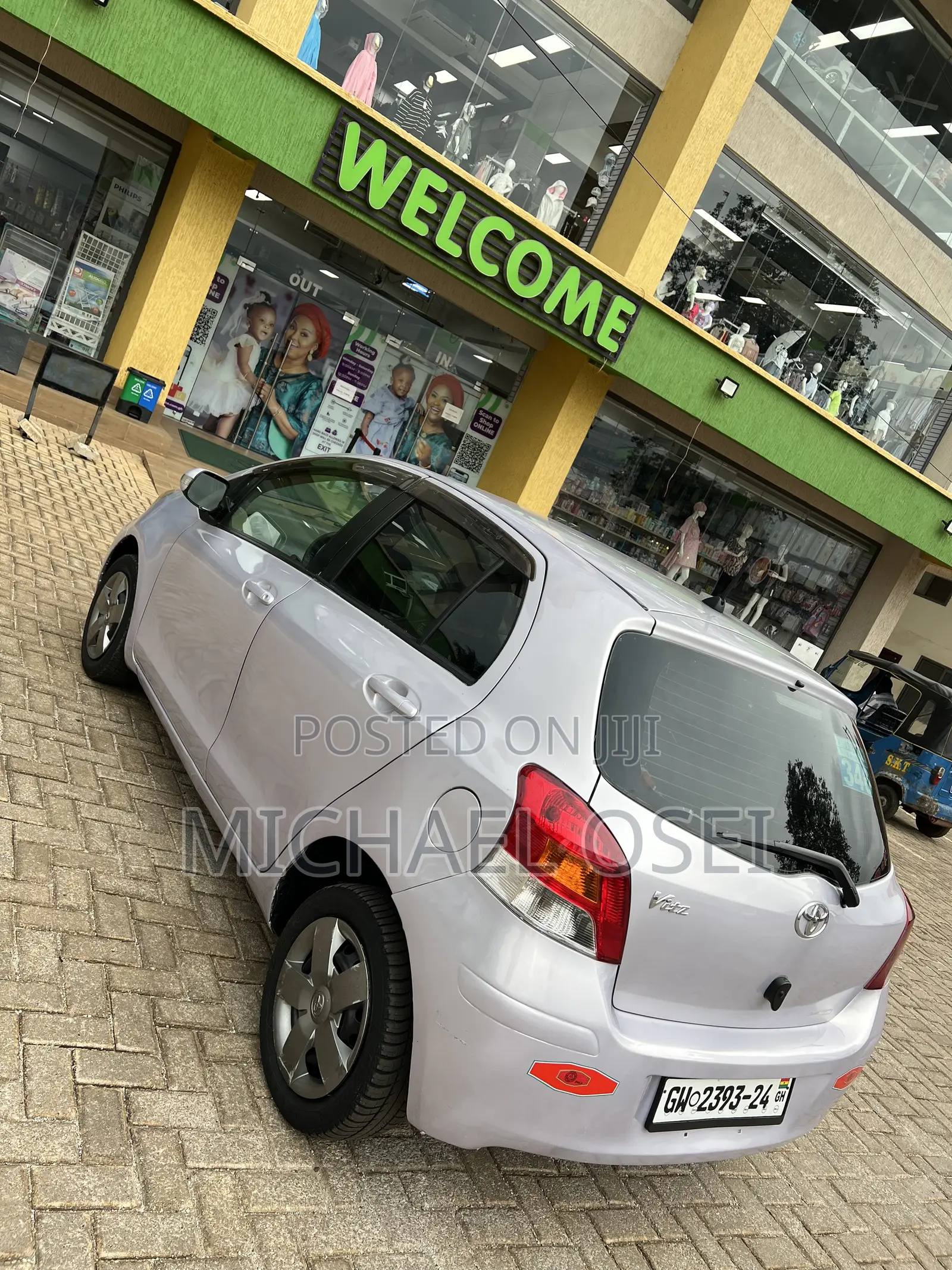 Toyota Vitz 2010 Silver