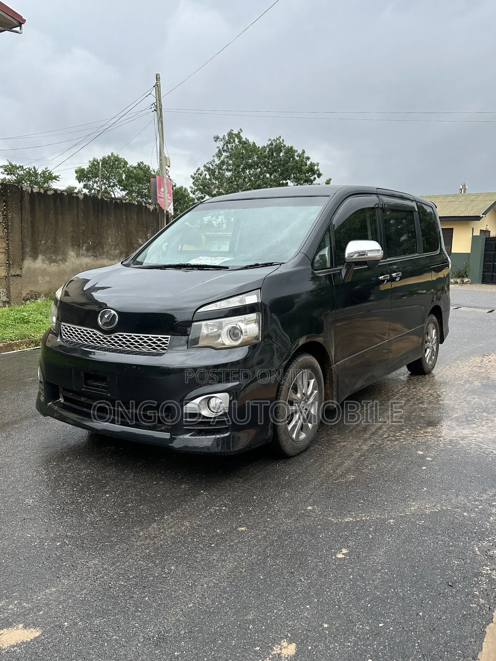 Toyota Voxy 2013 Black