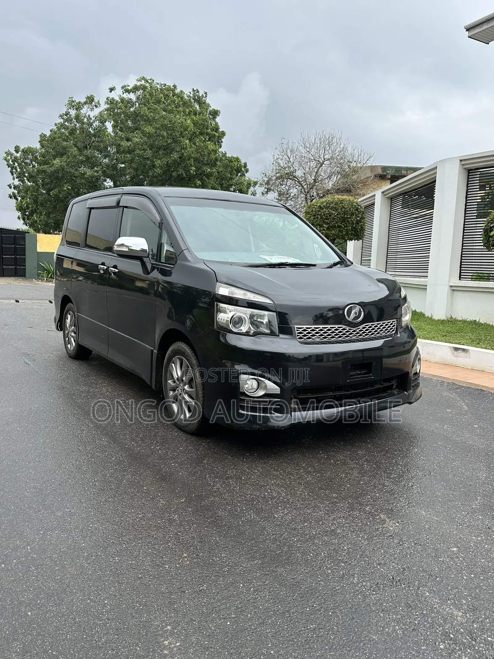 Toyota Voxy 2013 Black