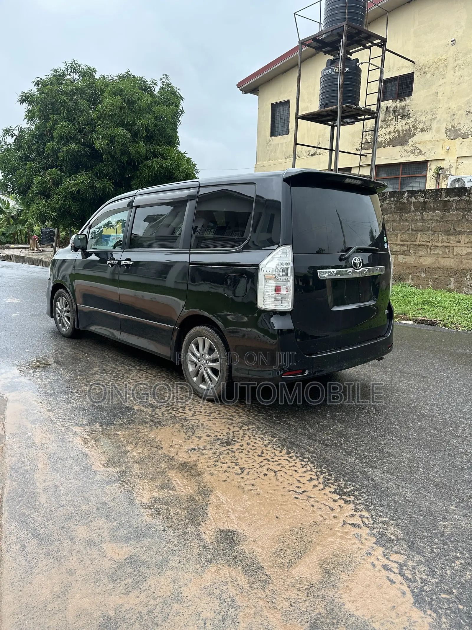 Toyota Voxy 2013 Black