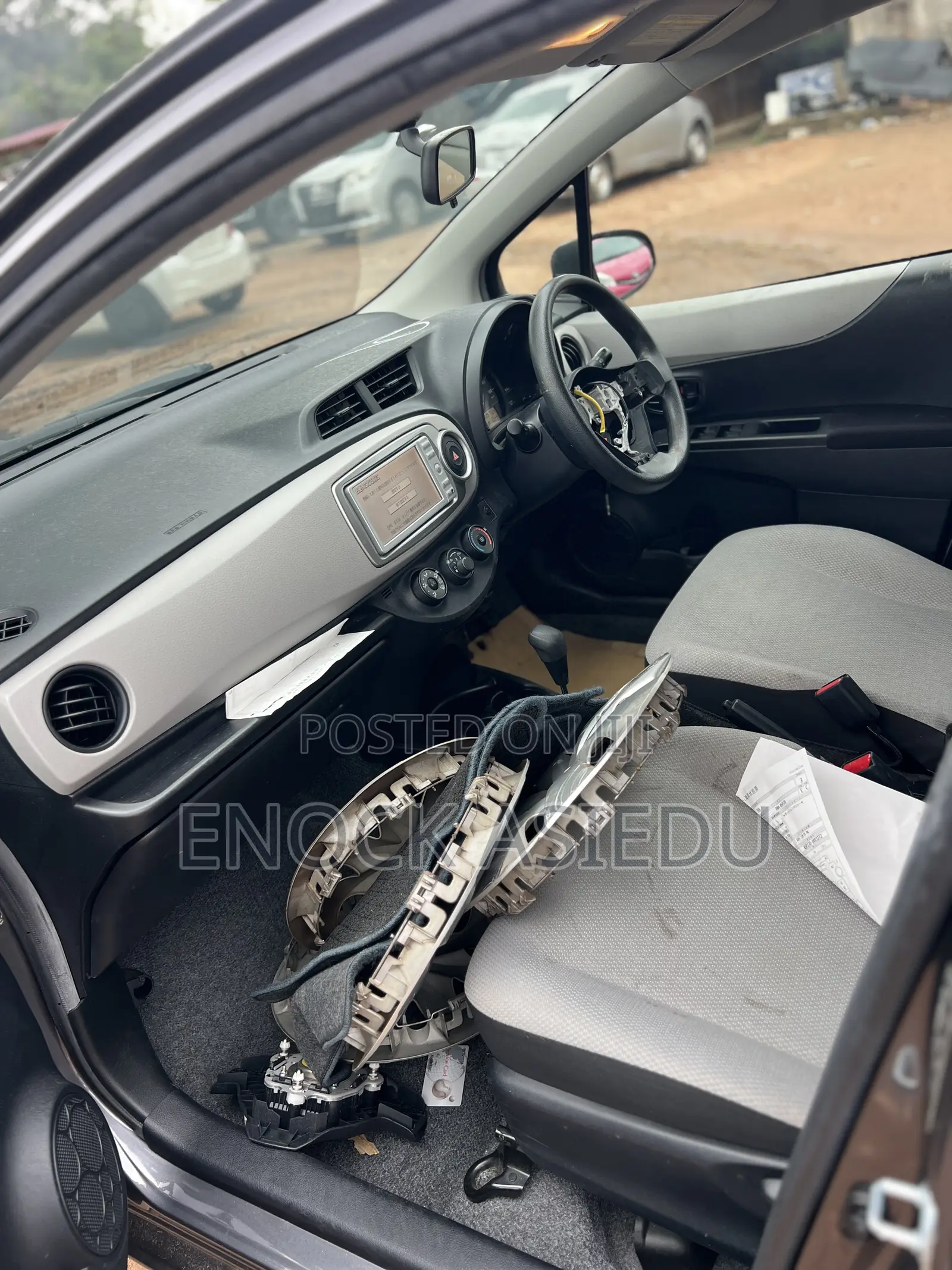 Toyota Vitz 1.3 AWD 5dr 2013 Gray