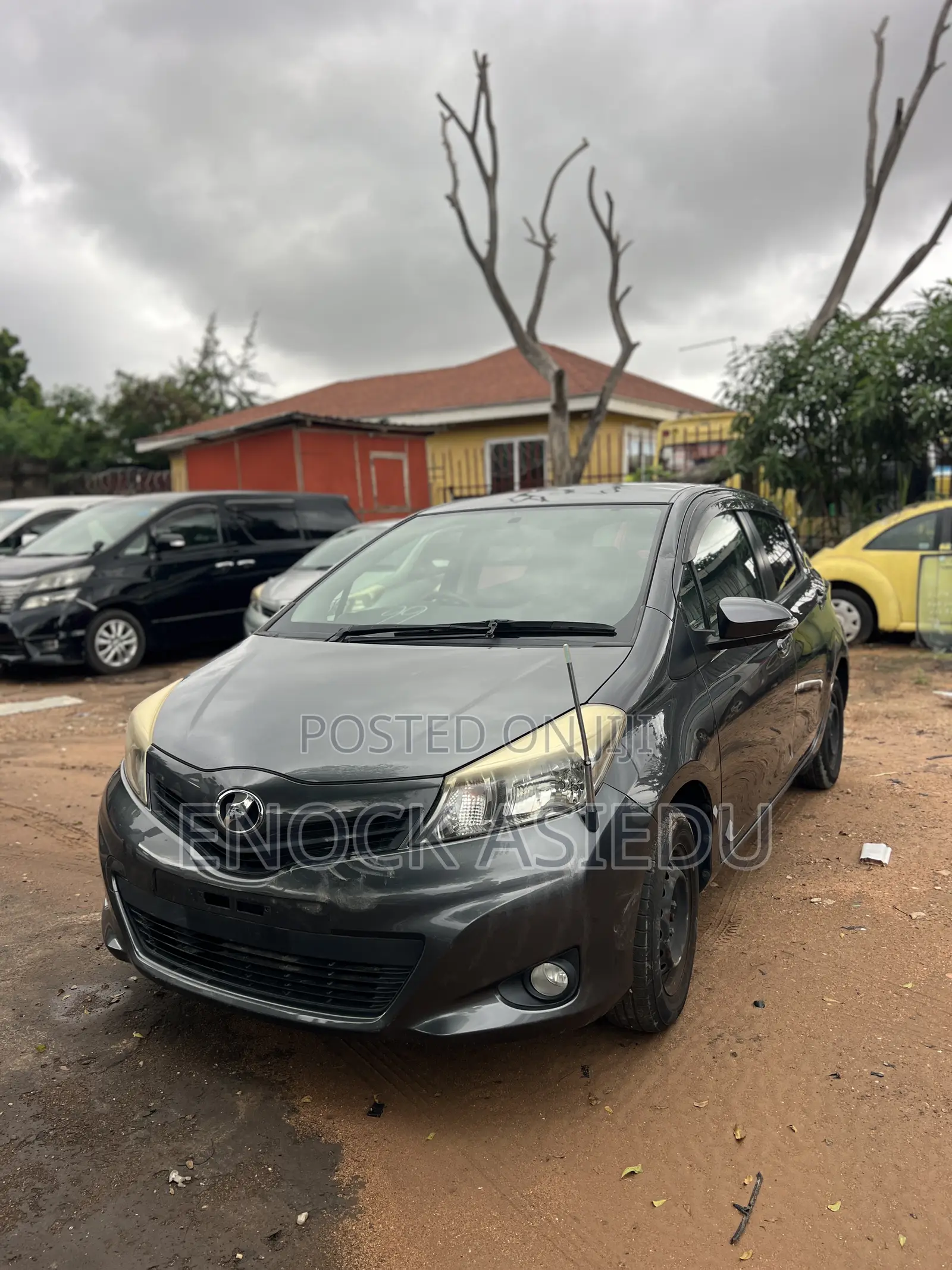 Toyota Vitz 1.3 AWD 5dr 2013 Gray