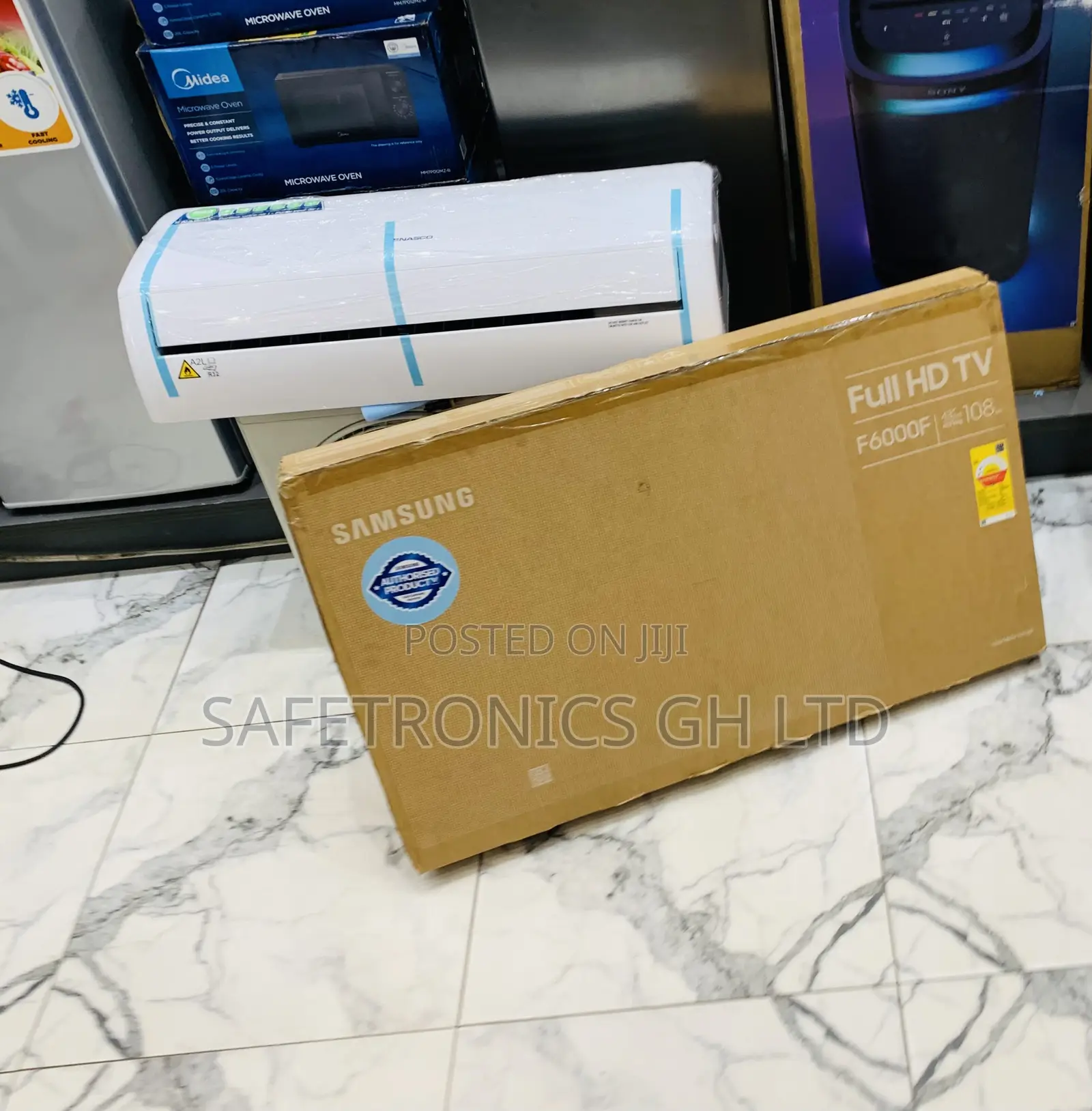 Ultra Sleek Samsung 43" Crystal Uhd U8000f Smart Tv (2025)
