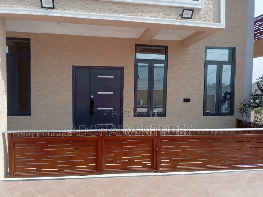 4bdrm House in Tafo Mamponteng, Kumasi Metropolitan for sale