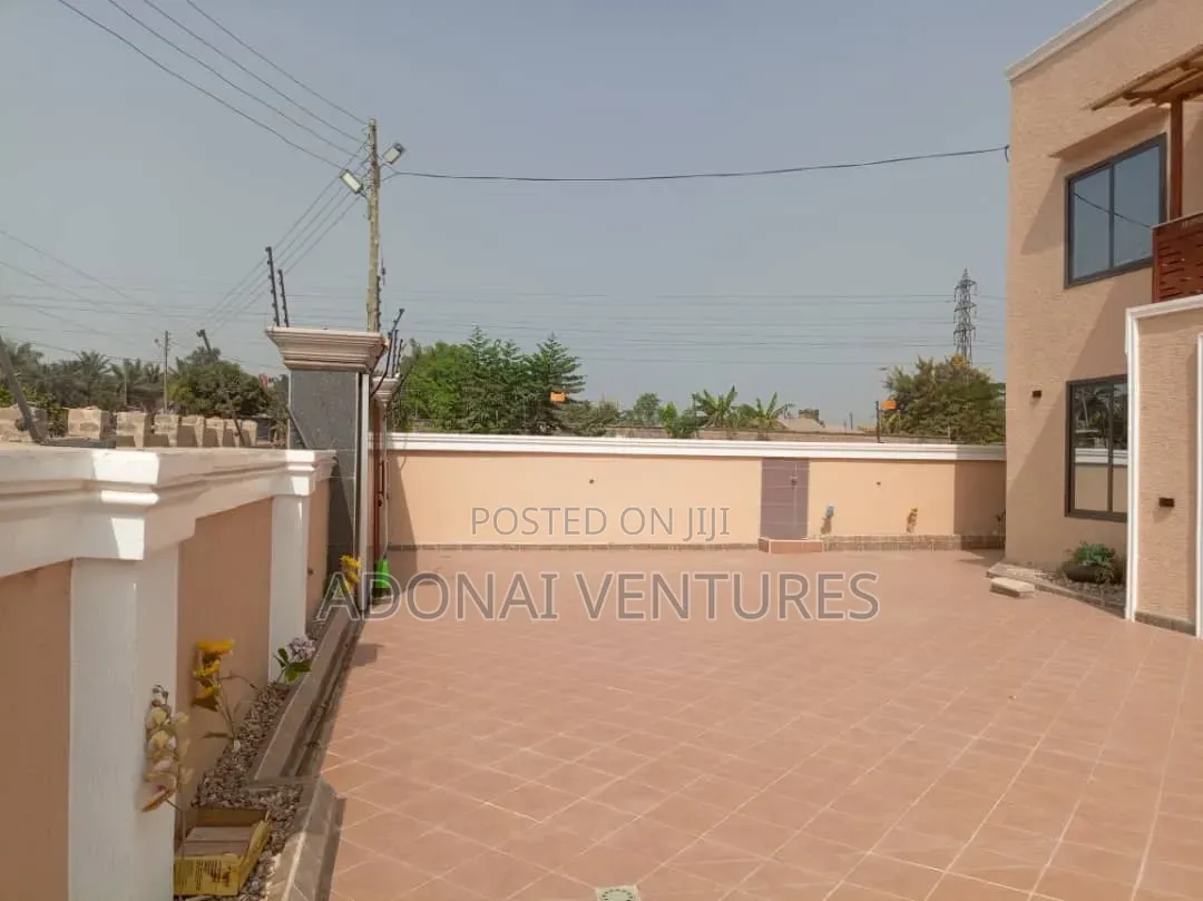 4bdrm House in Tafo Mamponteng, Kumasi Metropolitan for sale
