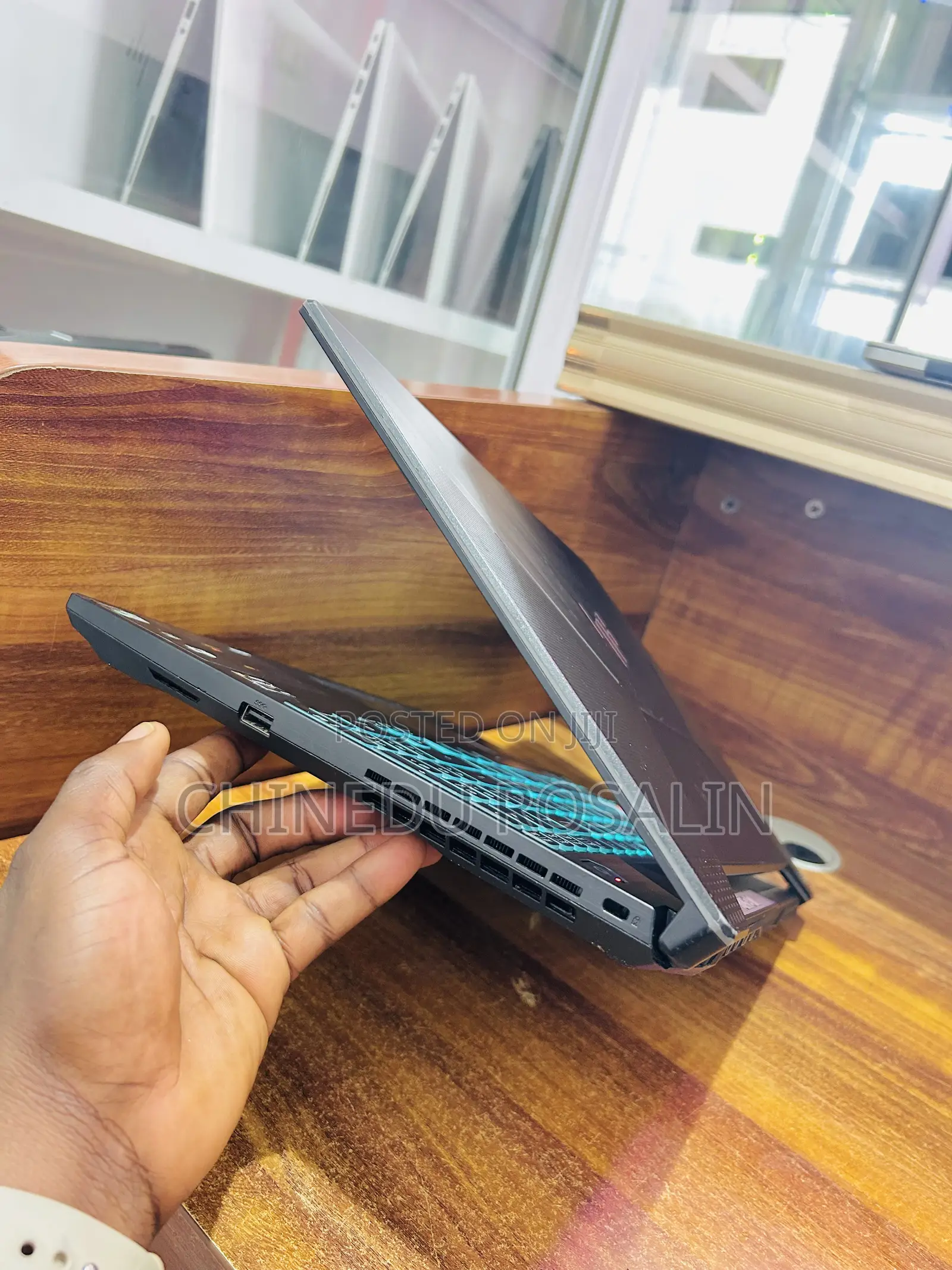Laptop Asus TUF Gaming A15 16GB AMD Ryzen 5 SSD 1T