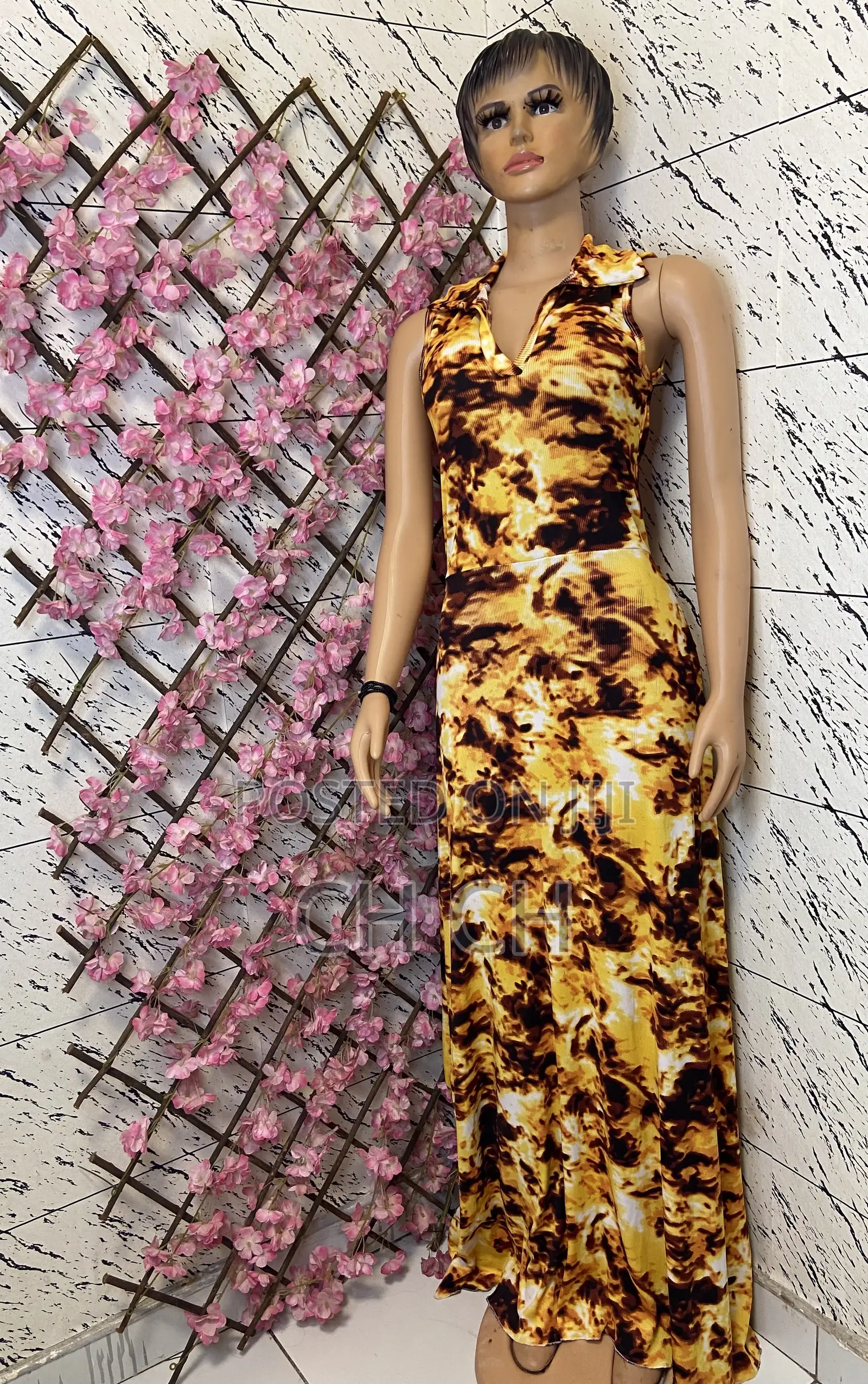 Gorgeous Printed v-Neckline Sleeveless Long Decent Dress