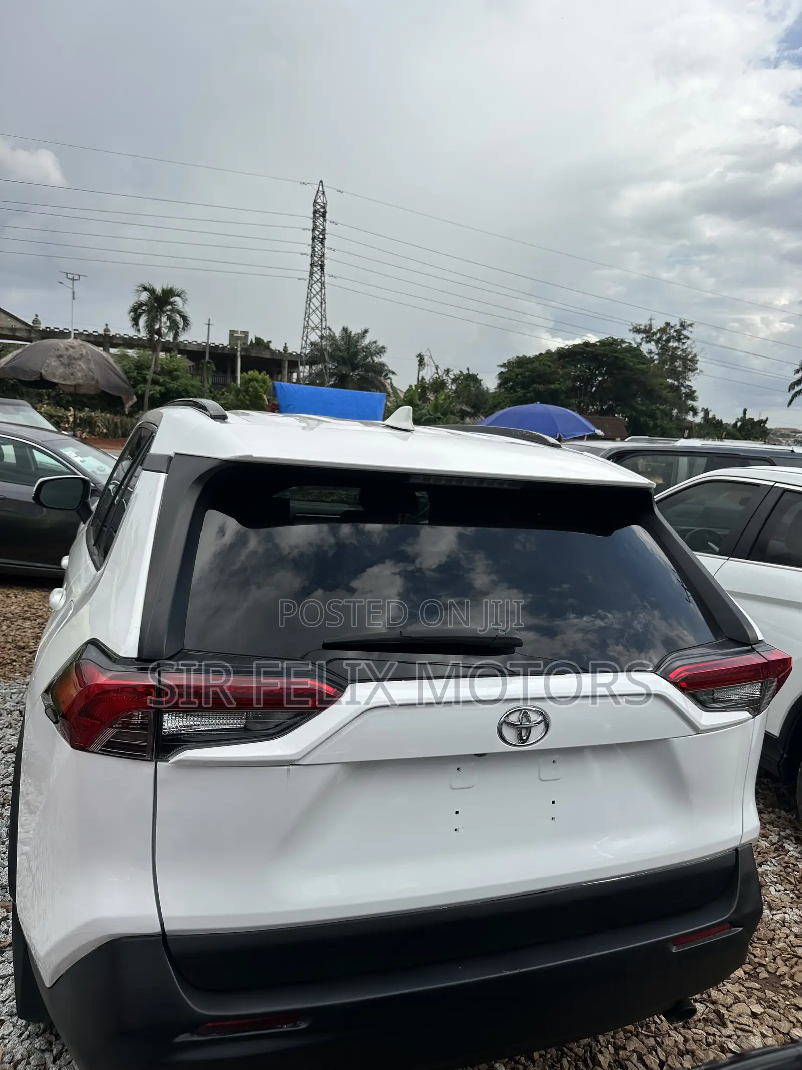 Toyota RAV4 LE AWD 2019 White