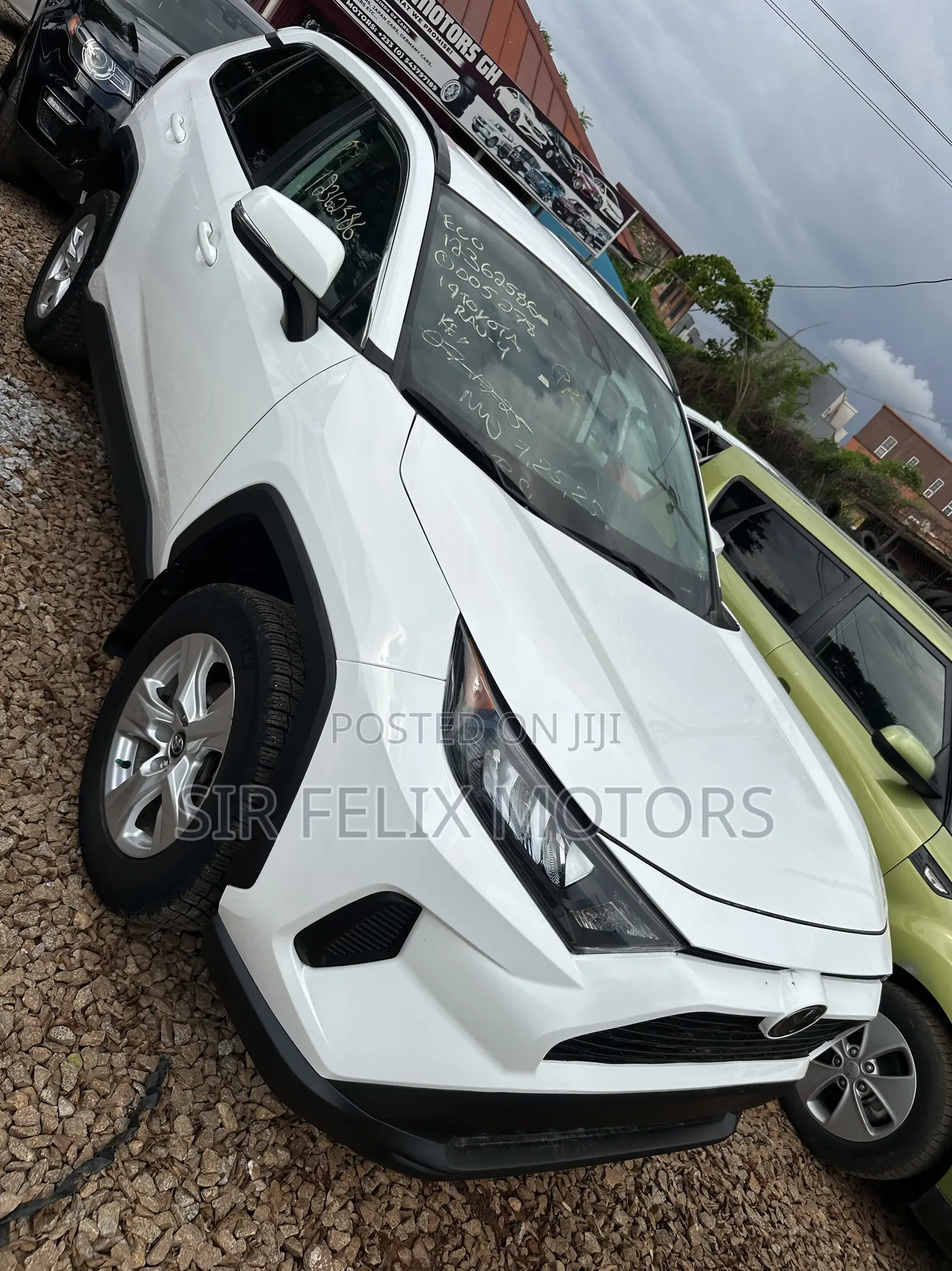 Toyota RAV4 LE AWD 2019 White