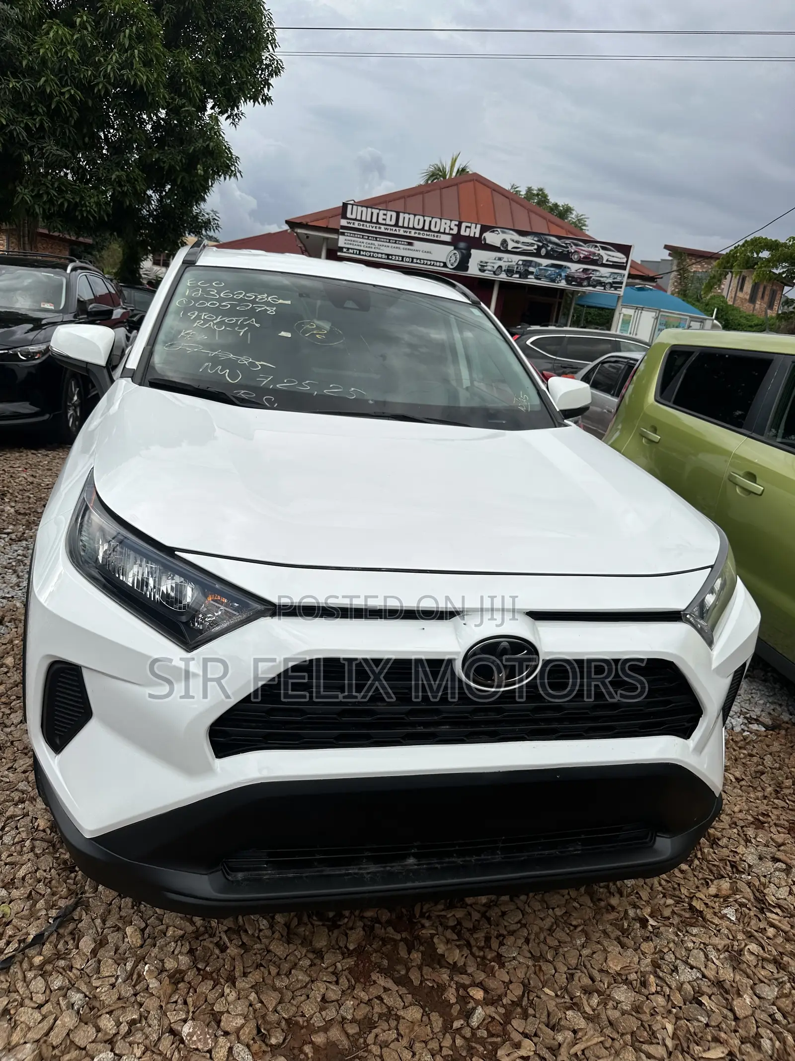 Toyota RAV4 LE AWD 2019 White