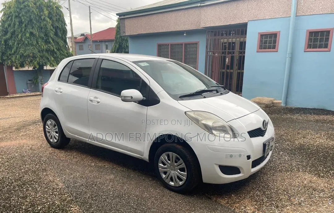 Toyota Vitz 2010 White
