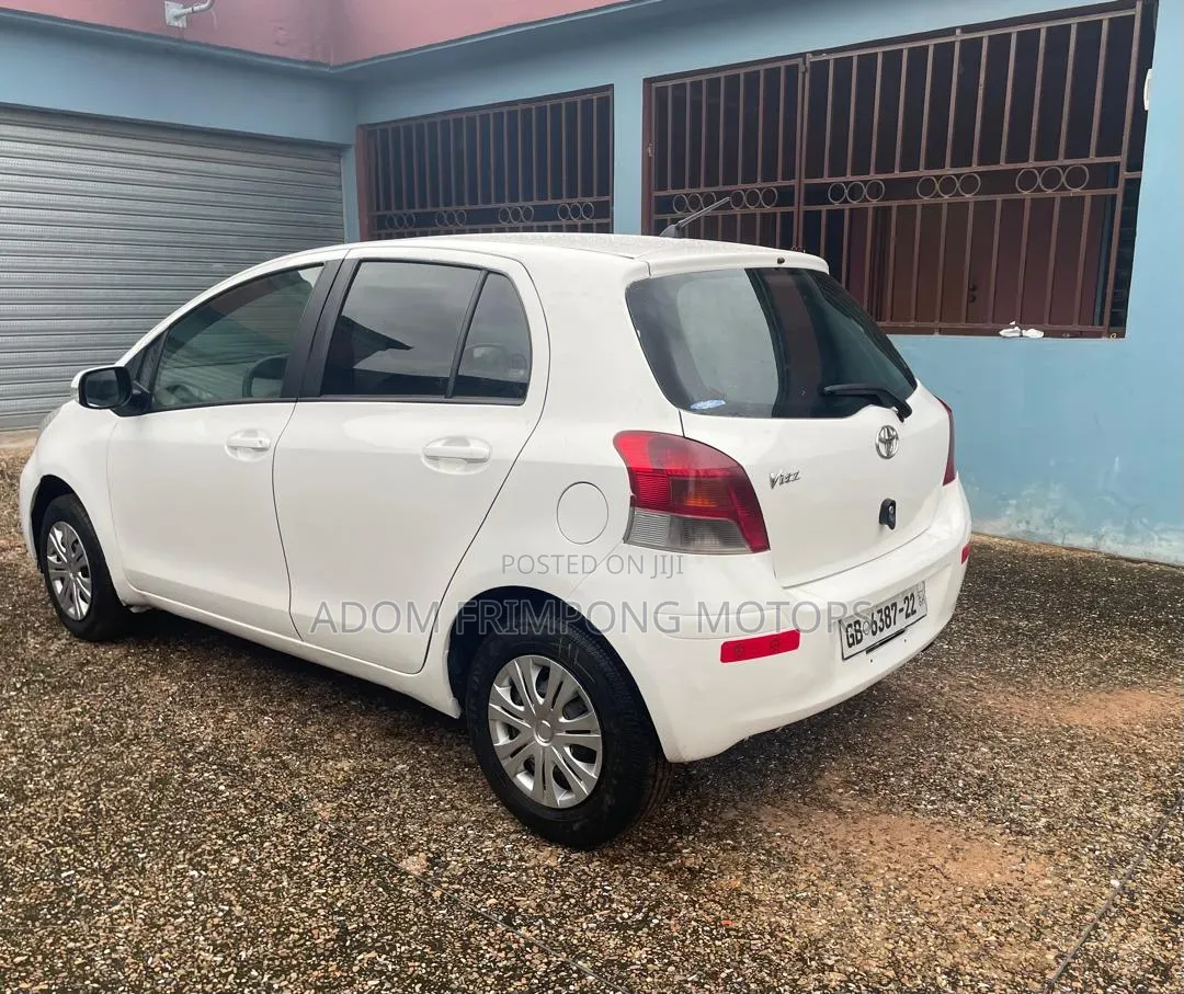 Toyota Vitz 2010 White
