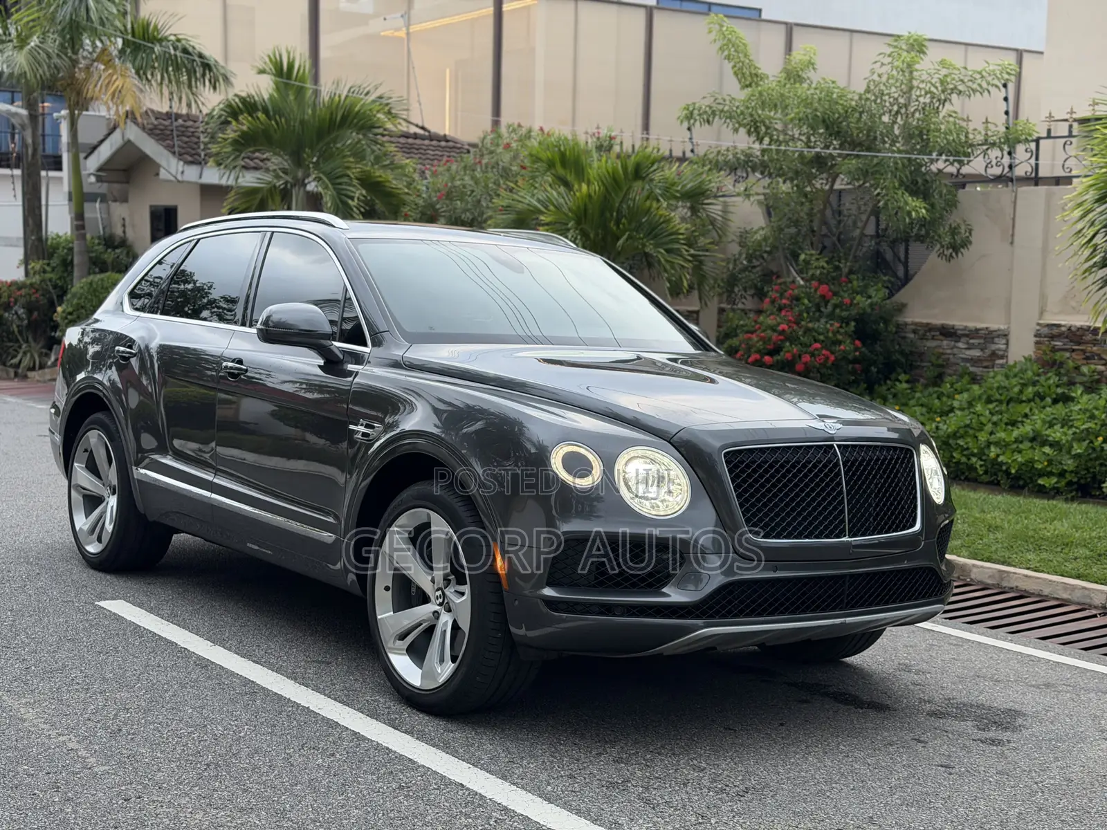 Bentley Bentayga V8 AWD 2020 Gray