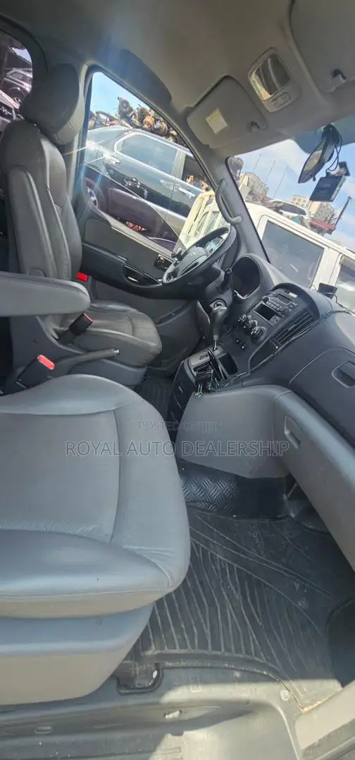 Hyundai Starex 2016 Black