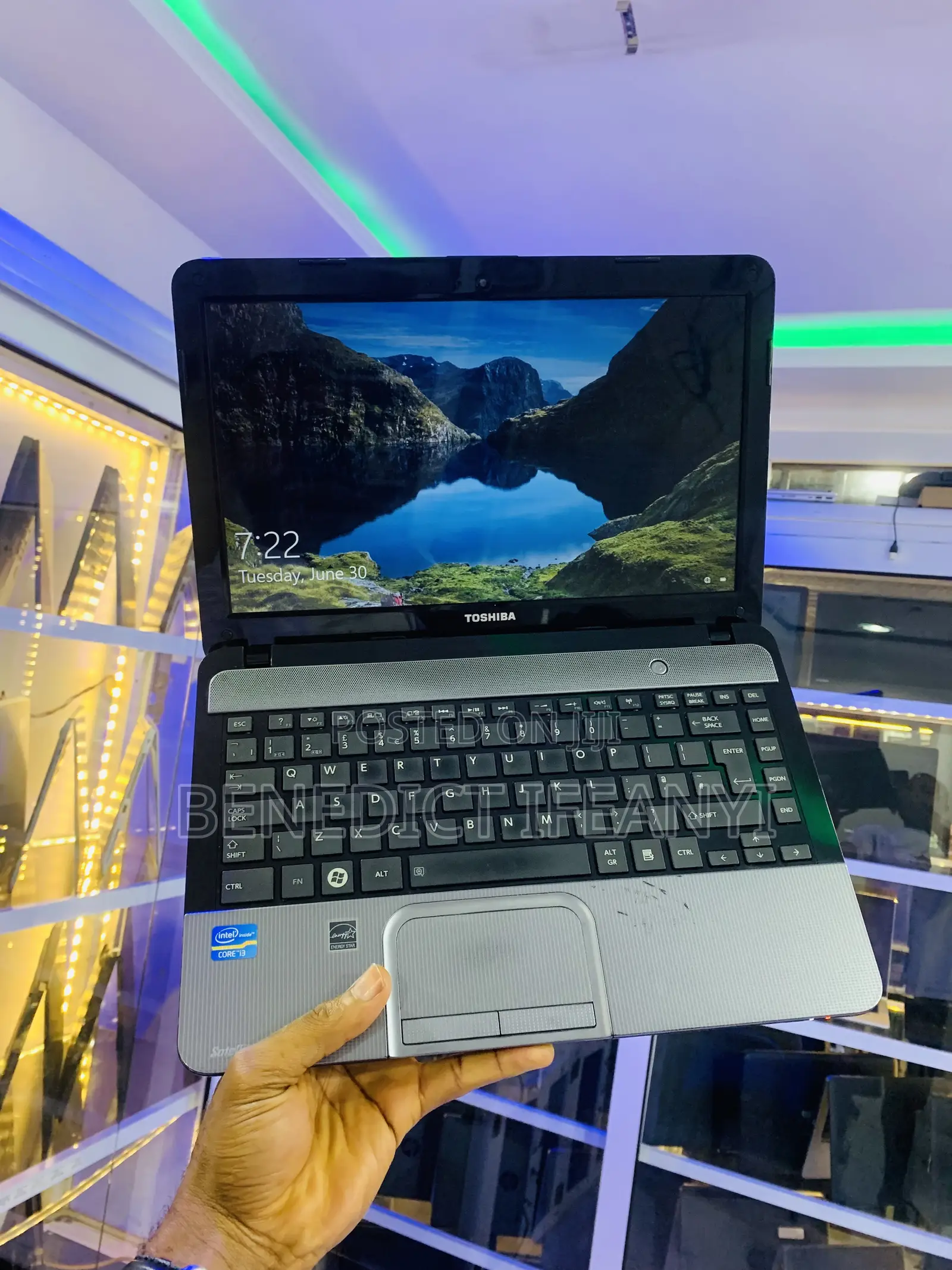 Laptop Toshiba Satellite L840 4GB Intel Core i3 SSD 128GB