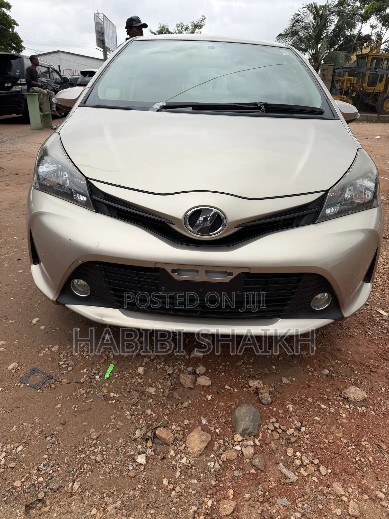 Toyota Vitz 1.3 AWD 5dr 2014 Gold
