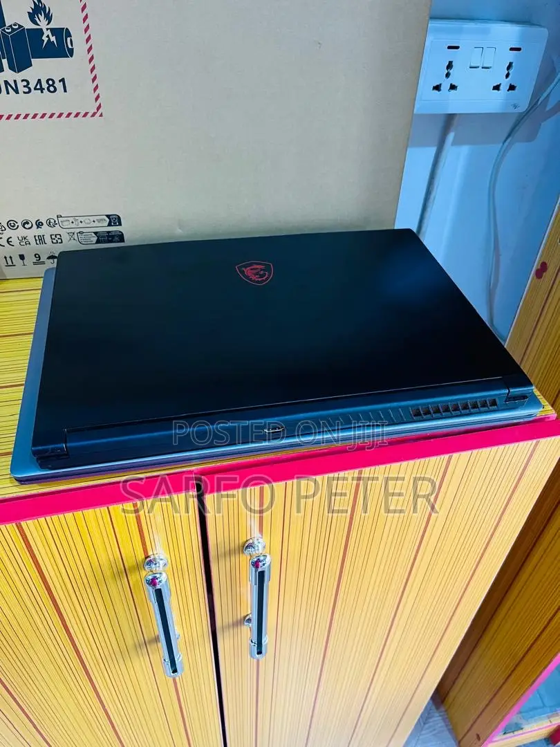 Laptop MSI GS65 Stealth Thin 8RF 16GB Intel Core i5 SSD 512GB