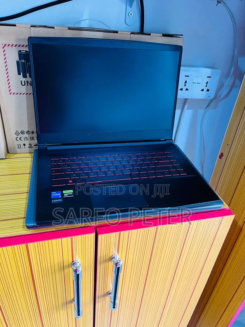 Laptop MSI GS65 Stealth Thin 8RF 16GB Intel Core i5 SSD 512GB