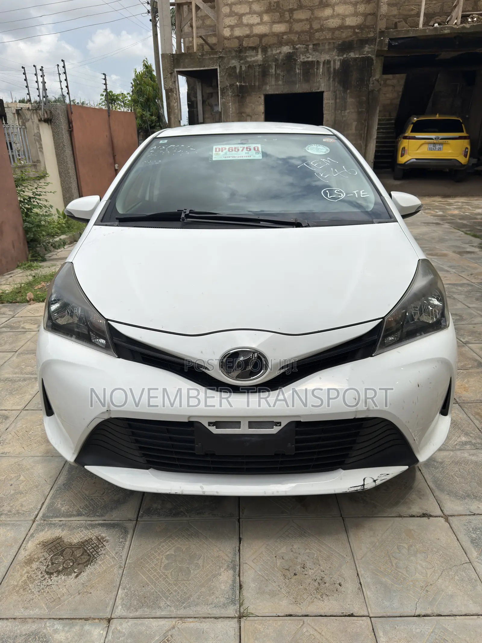 Toyota Vitz 1.5 FWD 5dr 2015 White