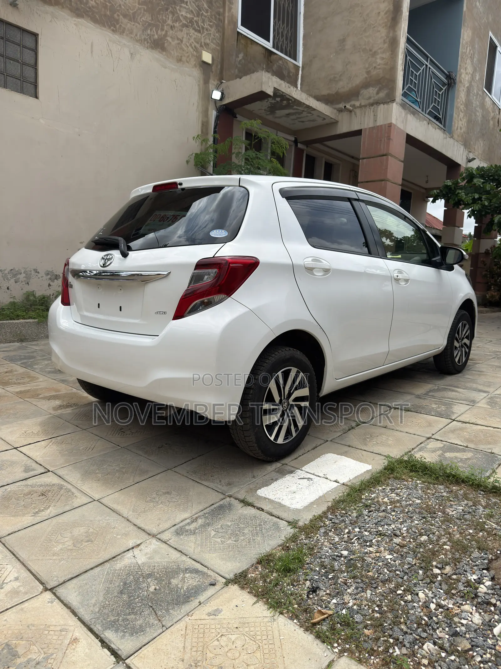 Toyota Vitz 1.5 FWD 5dr 2015 White